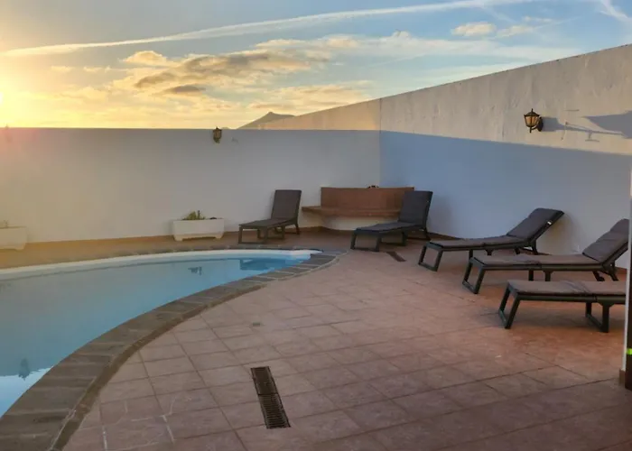 Casa La Bufona * أرّاثيفي